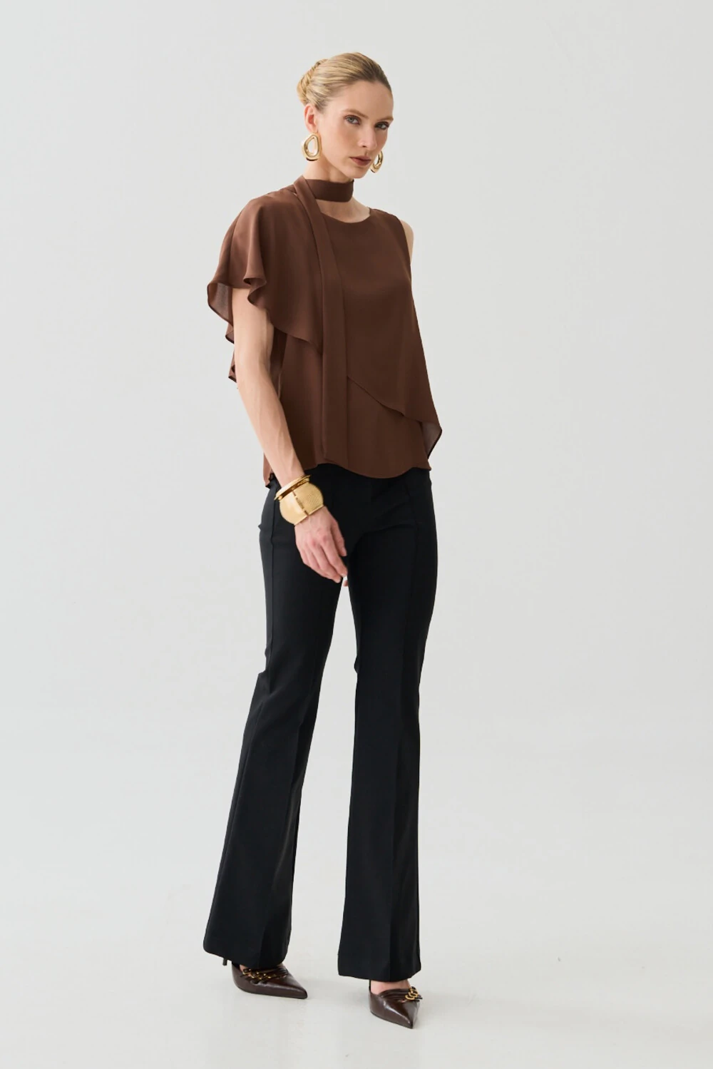 FotoBlusa Assimétrica Dupla Transpassada Um Ombro Só Laço