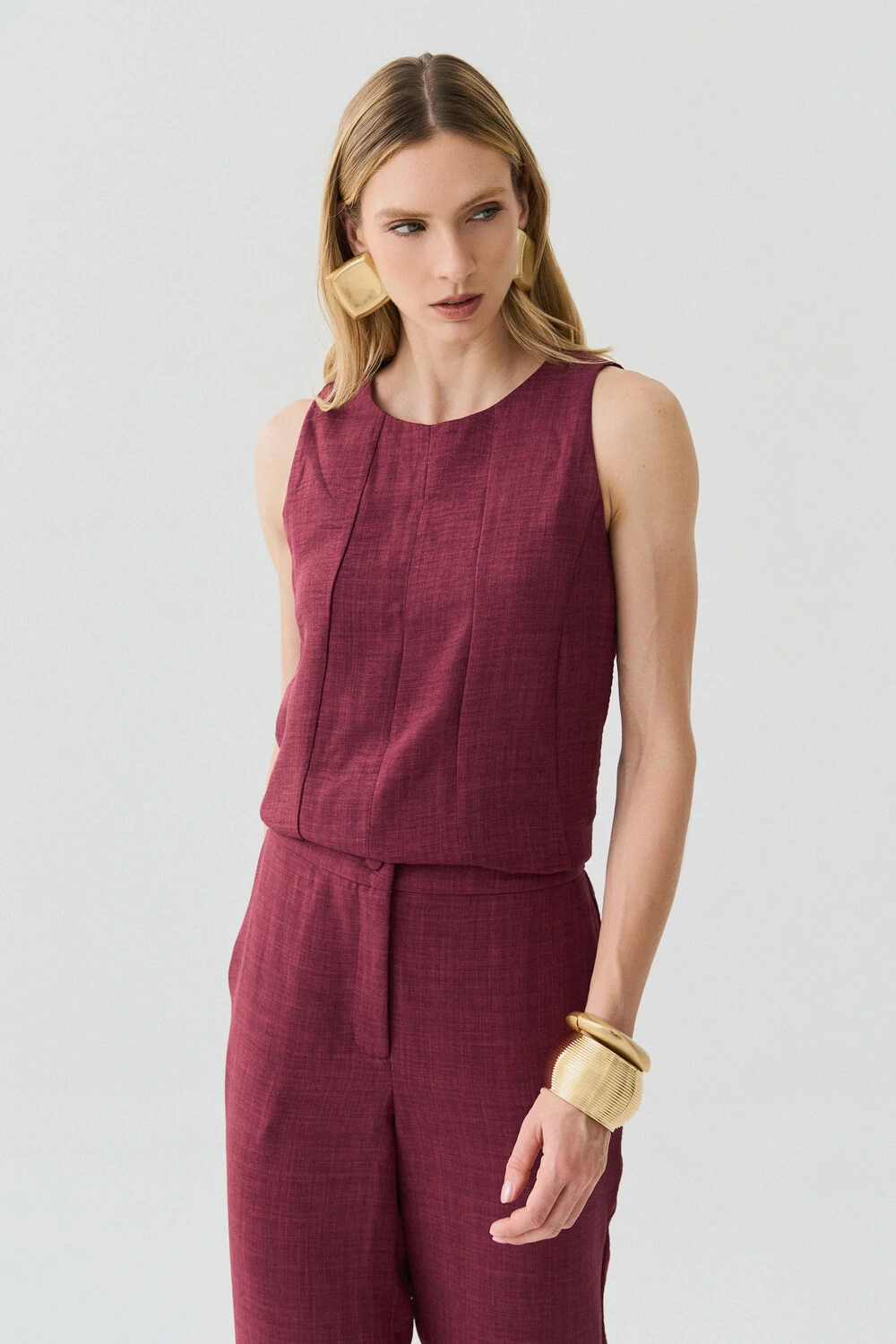 FotoConjunto de Regata Recortes e Calça Reta Botão Forrado