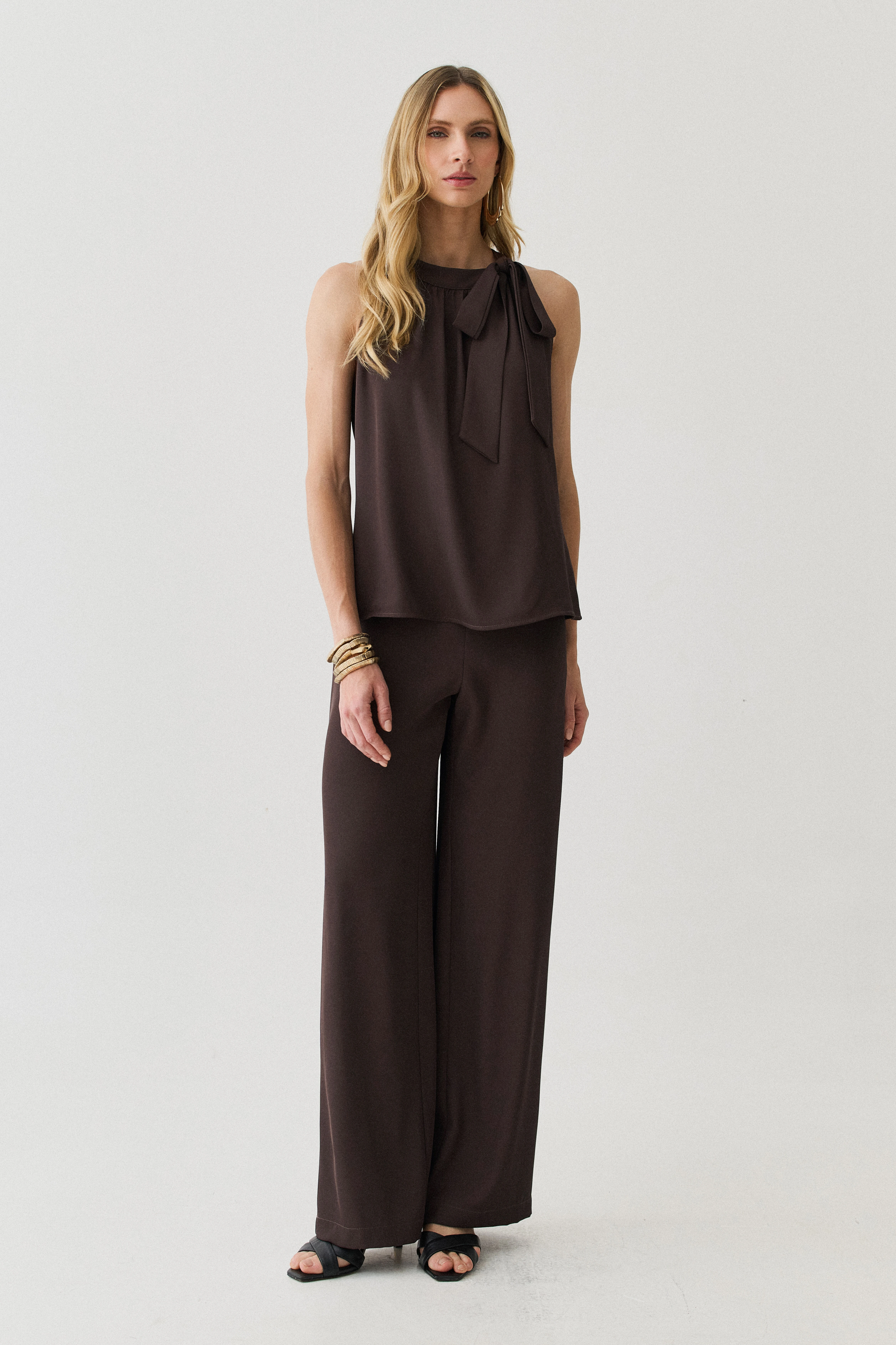 Foto Conjunto de Blusa Regata Frente Única Laço e Calça Pantalona Slim