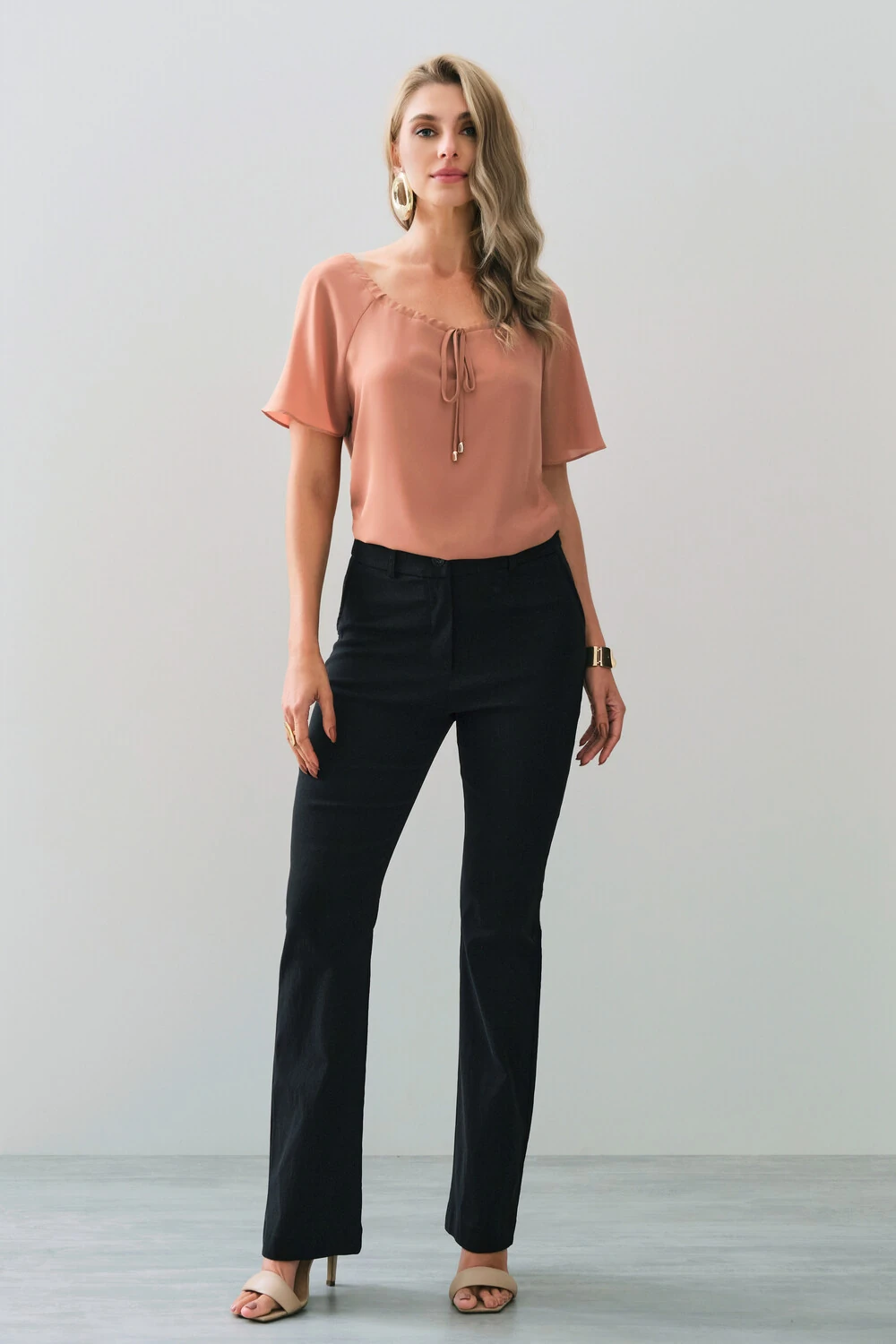 FotoBlusa Manga Raglan Decote Canoa Laço Puxante Ponteira Gold