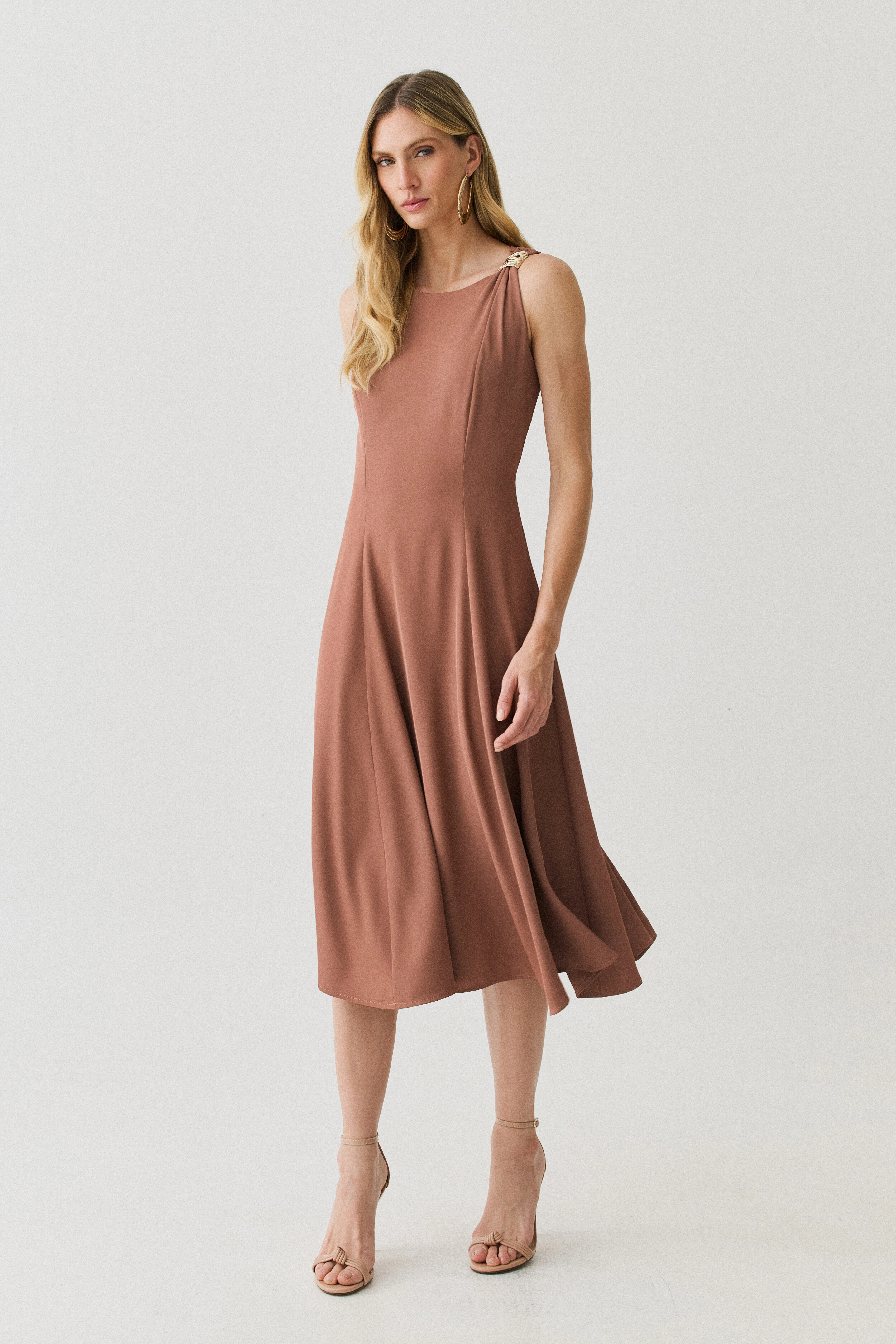 Foto Vestido Midi Evasê Regata Assimétrico Pregas Ombro Esquerdo Gold