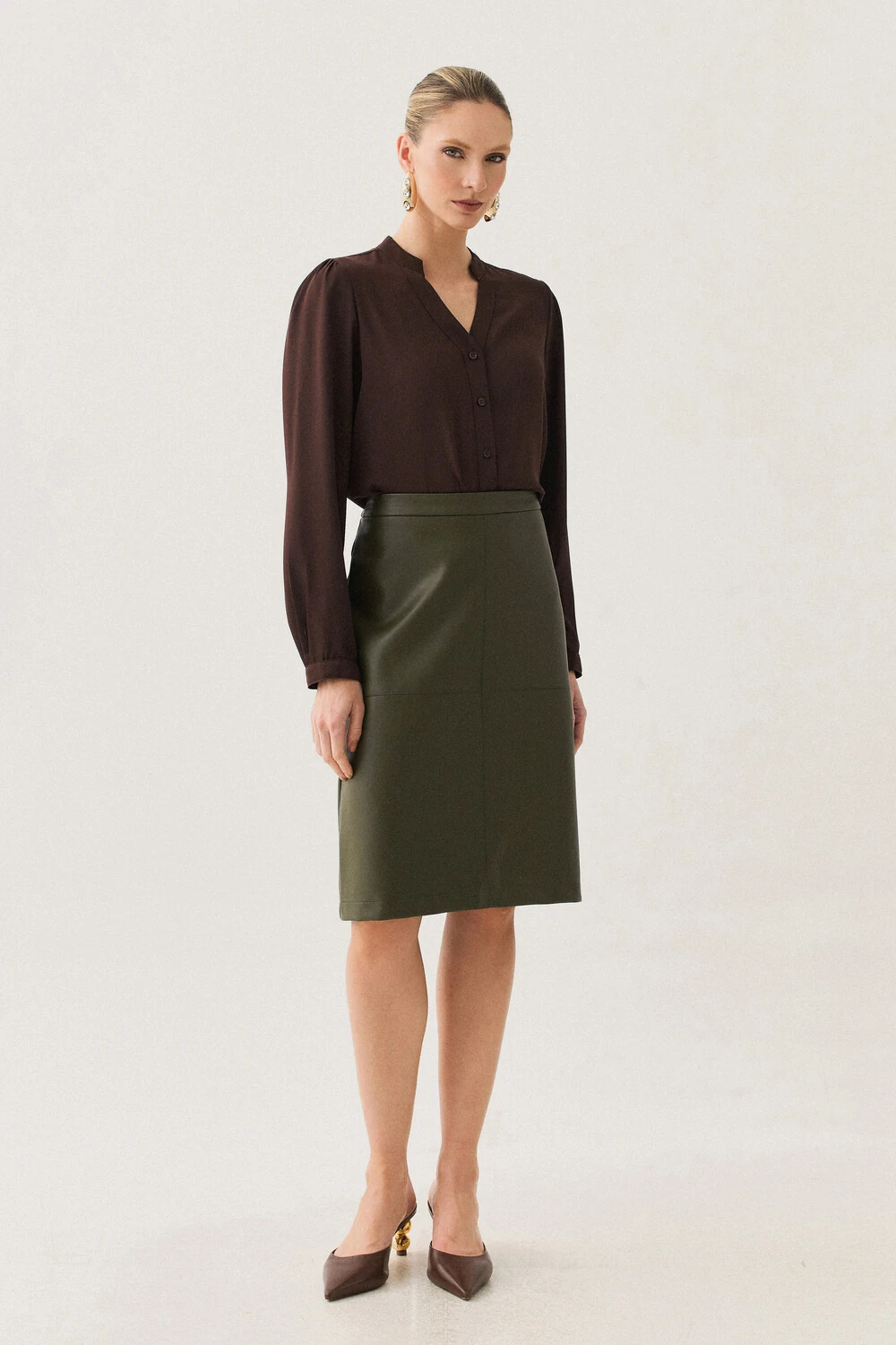 FotoCamisa Manga Longa Punho Gola Baixa Decote v