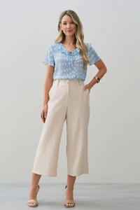 Blusa Poa Decote V Babado Laço