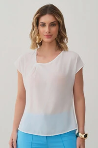 Blusa Manga Morcego Decote Assimétrico Prega