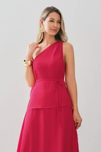 Conjunto de Blusa Regata Assimétrica Um Ombro Só Prega Cinto e Saia Midi