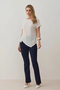 Blusa Assimétrica Manga Morcego Lateral Franzidos