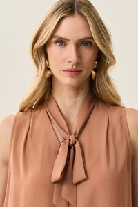 Regata Gola Baixa Laço Decote V Ombro Prega