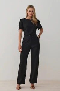 Conjunto de Blusa Ombro Prega e Calça Reta Ampla