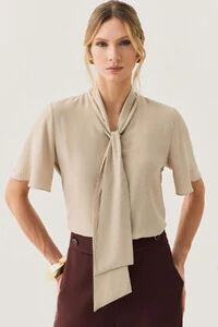 Blusa de Cetim Gola Dobrada de Laço