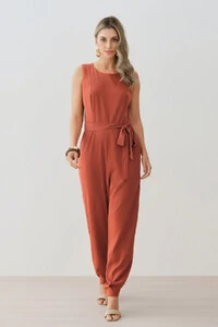 Macacão Regata Recorte Cenoura Cinto