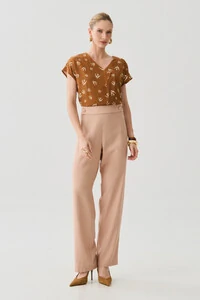 Blusa Pássaro Manga Morcego Decote V Botão Forrado