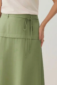 Saia Midi Evasê Prega Passante Cinto Fino