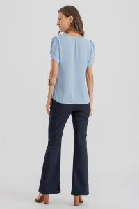 Blusa manga aberta botão forrado