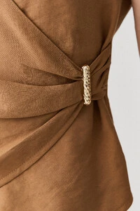 Conjunto de Colete Assimétrico Transpassado Gold e Calça Reta