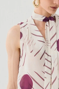 Regata Abstrata Gola Baixa Laço Decote V Ombro Prega