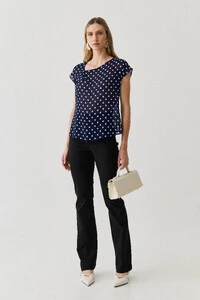 Blusa Poa de Chiffon Manga Morcego Decote Assimétrico Prega