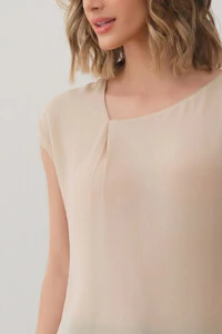 Blusa Manga Morcego Decote Assimétrico Prega