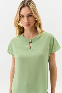 Blusa Manga Morcego Decote Redondo Pala Vazado Botão Gold