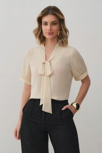 Blusa Manga Punho Gola Baixa Laço