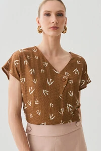 Blusa Pássaro Manga Morcego Decote V Botão Forrado