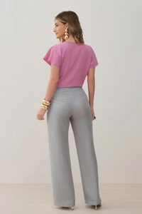 Blusa Manga Morcego Evasê Decote Cut Out Pregas