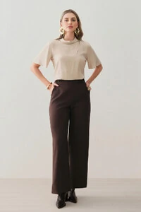 Blusa de Cetim Gola Dobrada Recorte Assimétrico Cut Out