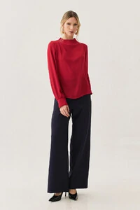 Blusa Assimétrica Manga Longa Punho Double Gola Careca Baixa Ombro Direito Pregas Double