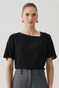 Blusa Decote V Assimétrico Recorte