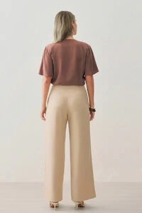 Blusa Manga Evasê Decote Cavado Nervuras