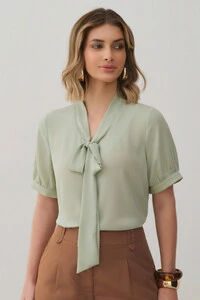 Blusa Manga Punho Gola Baixa Laço