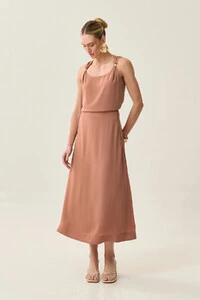 Conjunto de Blusa Regata Omro Gold e Saia Midi Evasê