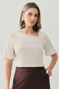 Blusa Decote V Assimétrico Recorte