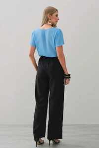 Blusa Decote V Assimétrico Pregas