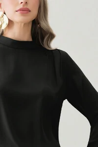 Blusa Assimétrica Manga Longa Evasê Gola Baixa Pregas Ombro Esquerdo