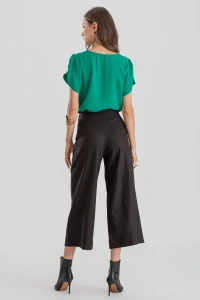 Blusa manga aberta botão forrado