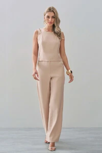 Conjunto de Blusa Regata Crop Ombro Cut Out Recorte e Calça Reta Botão Forrado