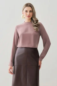 Blusa Assimétrica Manga Longa Punho Gola Baixa Ombro Esquerdo Pregas Triple