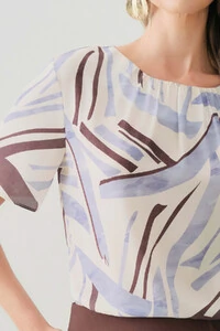Blusa Abstrata Manga Evasê Decote Franizido