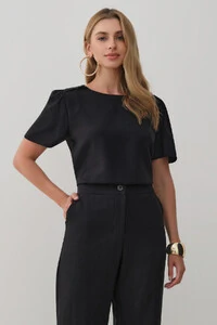 Conjunto de Blusa Ombro Prega e Calça Reta Ampla