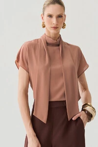 Blusa Manga Morcego Gola de Laço