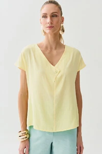 Blusa Manga Morcego Decote V Transpassado Botão Forrado