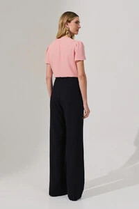 Blusa Decote V Pregas Laço