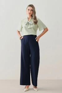 Blusa de Cetim Gola Dobrada de Laço