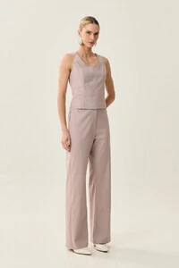 Conjunto de Linho de Blusa Regata Crop Recortes e Calça Reta Botão Forrado