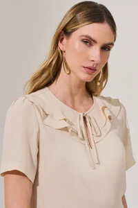 Blusa Decote Vazado Babado Double Laço