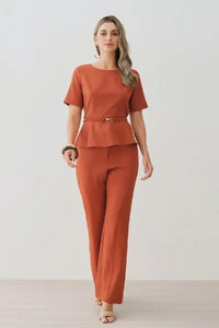 Conjunto de Blusa Crop Peplum Recorte Cinto Gold e Calça Flare Recorte