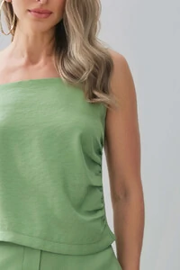 Conjunto de Alfaiataria Blusa de Alça Crop Assimétrica Lateral Franzida e Calça Reta Botão Forrado