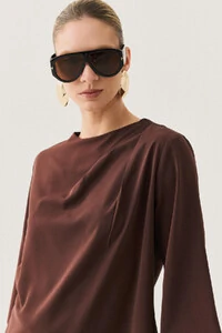 Blusa Assimétrica Manga 3/4 Pregas Ombro Esquerdo