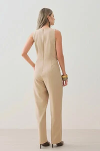 Macacão Regata de Alfaitaria Cintura Martingale Gold