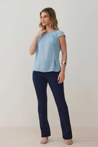 Blusa Assimétrica Manga Morcego Faixa Drapeada